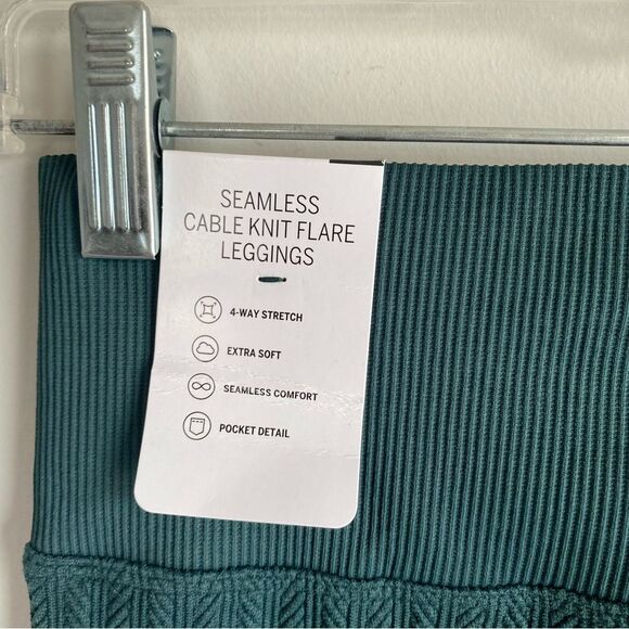 PINK SOFT SEAMLESS CABLE FLARE LEGGINGS - Picture 3 of 8